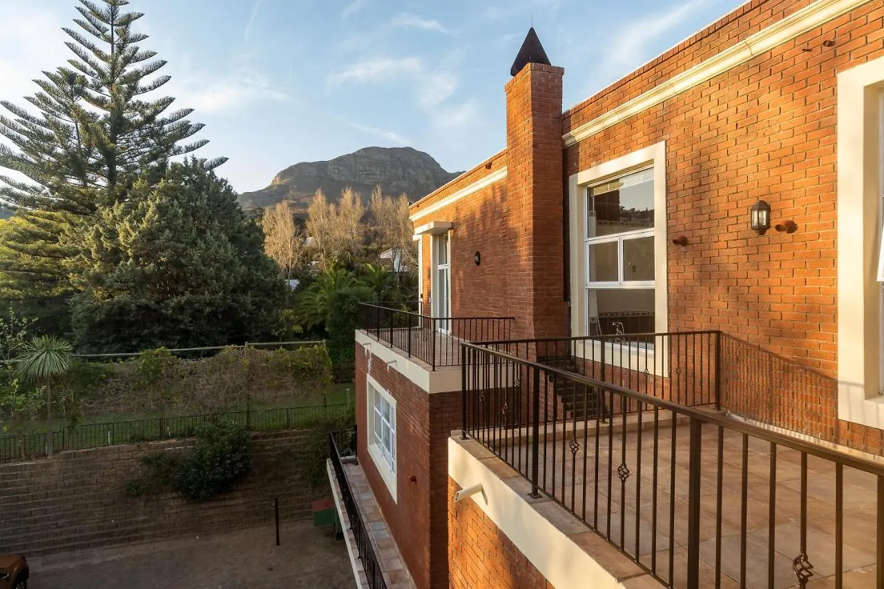 Red Victorian Mansion Hotel Somerset West