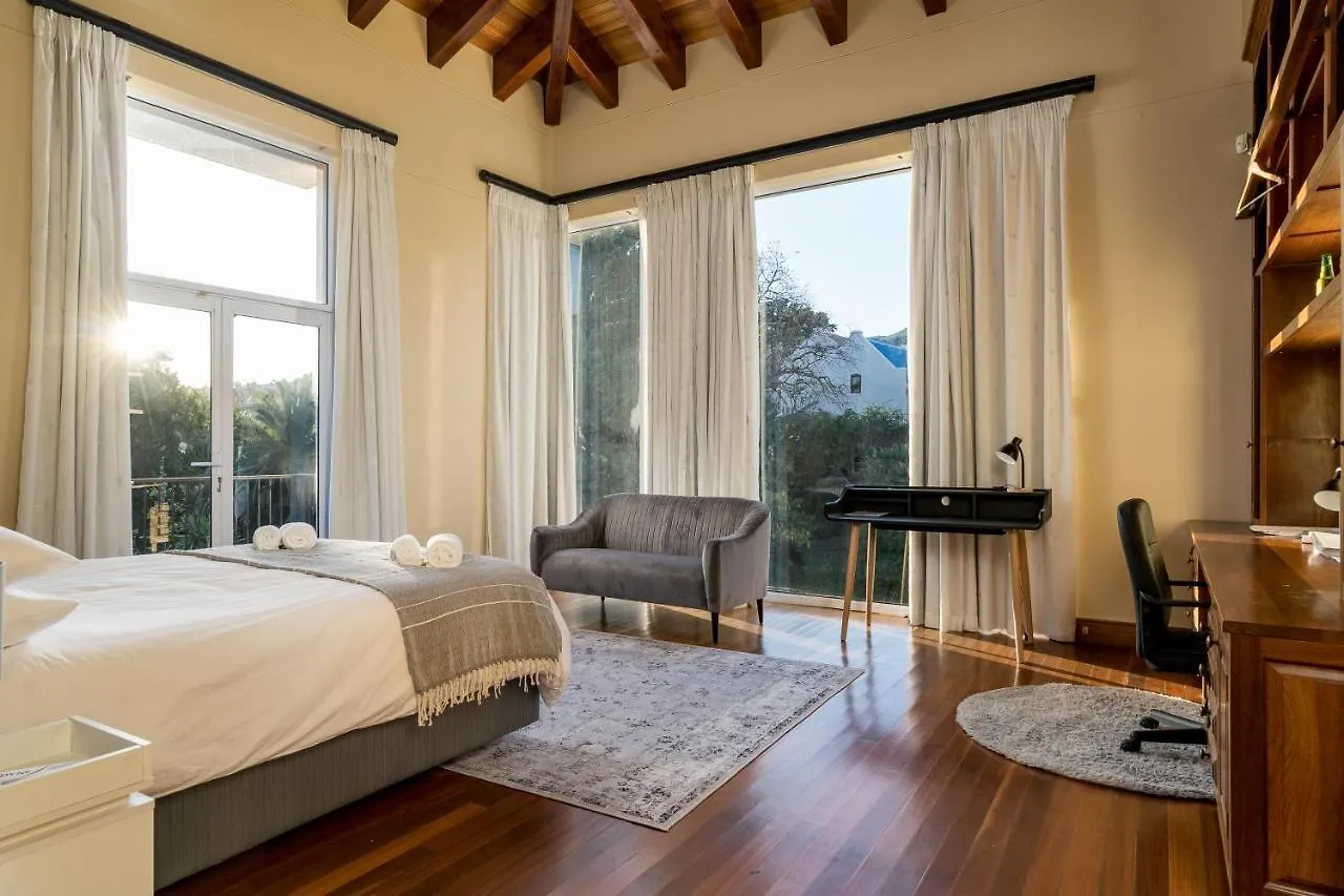 Hotel Red Mansion @ La Felicita Somerset West